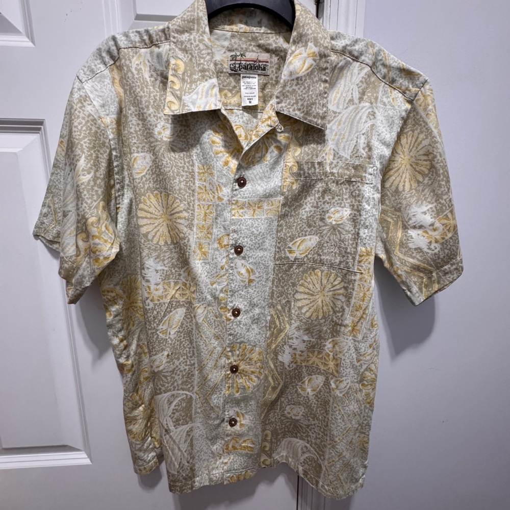 Patagonia pataloha Men's Casual Button Down Shirt - Green and Yellow medium - Picture 2 of 5